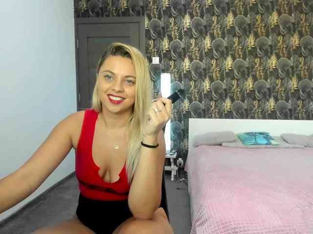 CarlaStaceeFun webcam