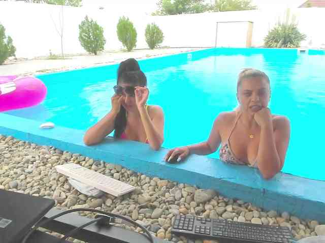 CarlaStaceeFun webcam