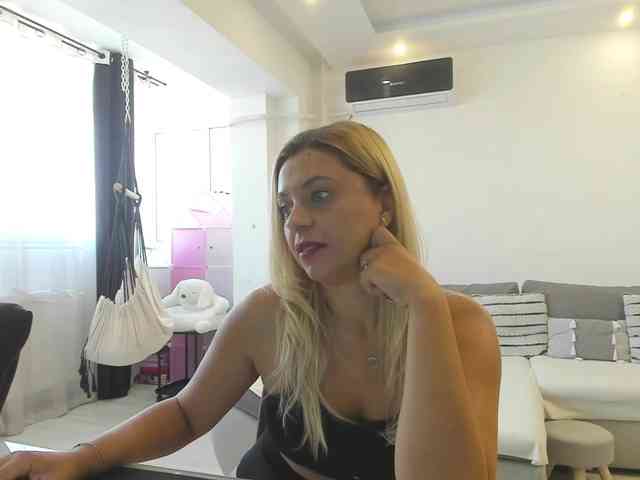 CarlaStaceeFun webcam