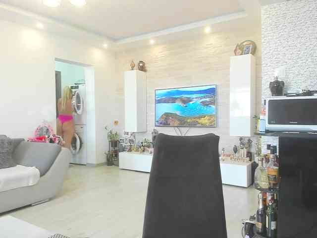 CarlaStaceeFun webcam