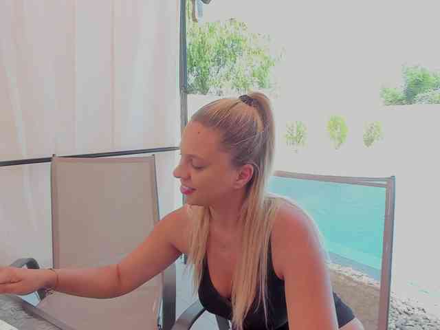 CarlaStaceeFun webcam