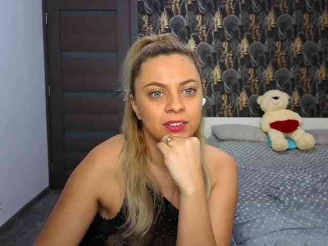 CarlaStaceeFun webcam