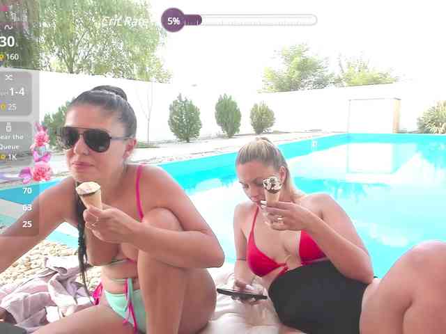 CarlaStaceeFun webcam