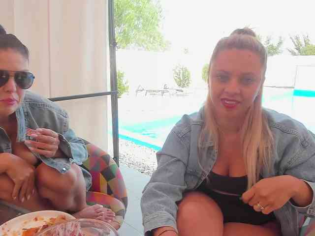 CarlaStaceeFun webcam