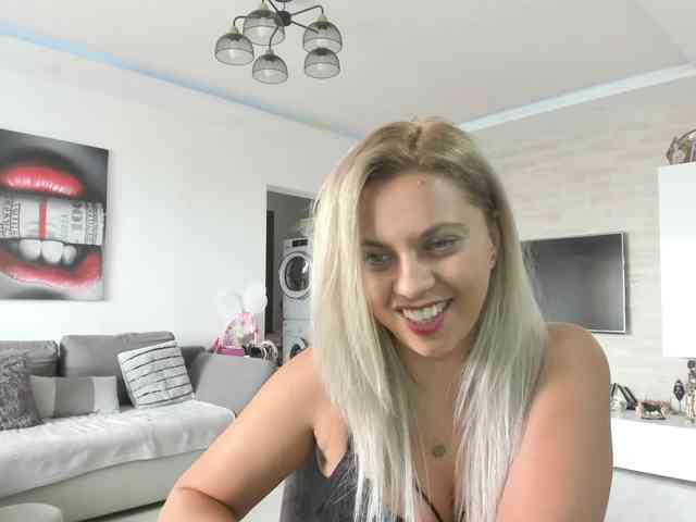 CarlaStaceeFun webcam