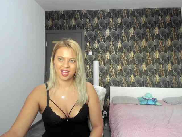 CarlaStaceeFun webcam