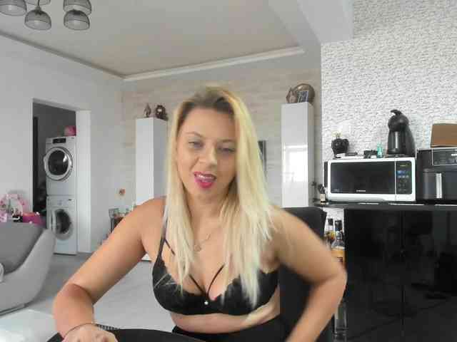 CarlaStaceeFun webcam