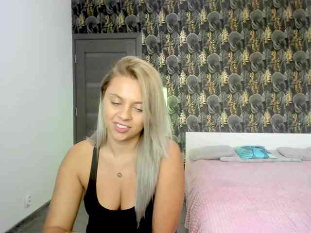 CarlaStaceeFun webcam