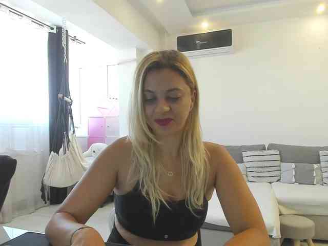 CarlaStaceeFun webcam