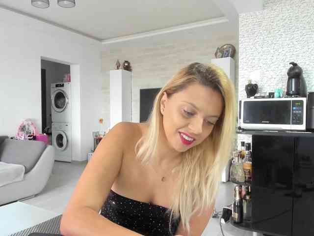 CarlaStaceeFun webcam