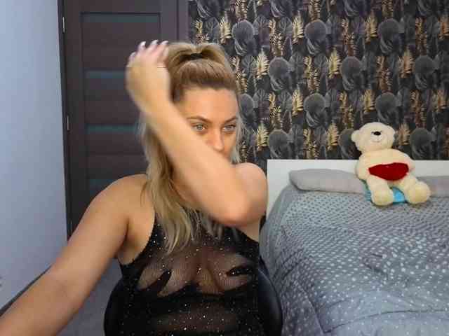 CarlaStaceeFun webcam