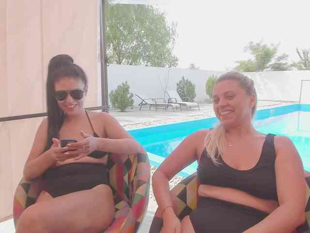 CarlaStaceeFun webcam