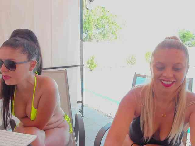 CarlaStaceeFun webcam