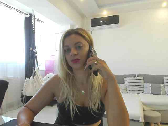 CarlaStaceeFun webcam