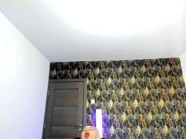 CarlaStaceeFun webcam