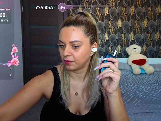 CarlaStaceeFun webcam