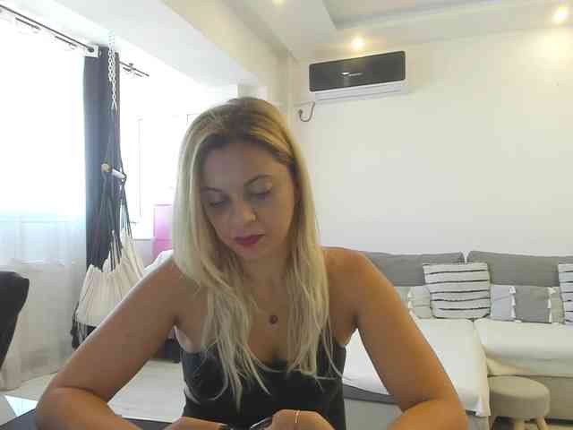 CarlaStaceeFun webcam