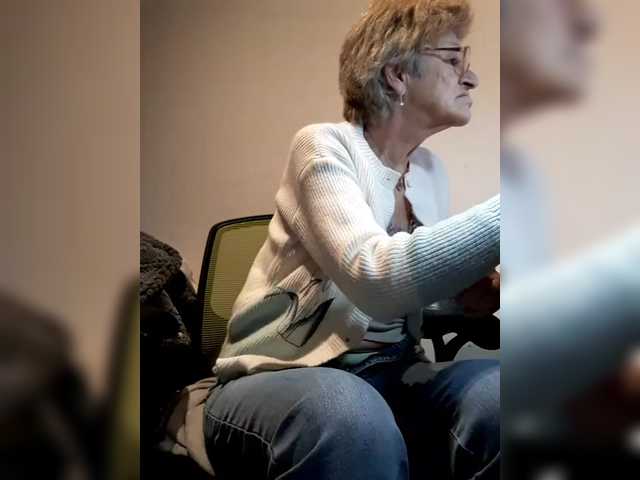 Reife-dame's BongaCams show and profile