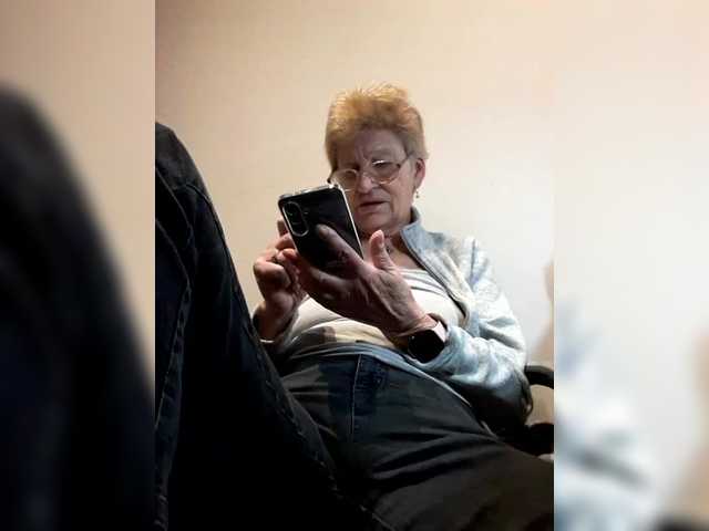 Reife-dame's BongaCams show and profile