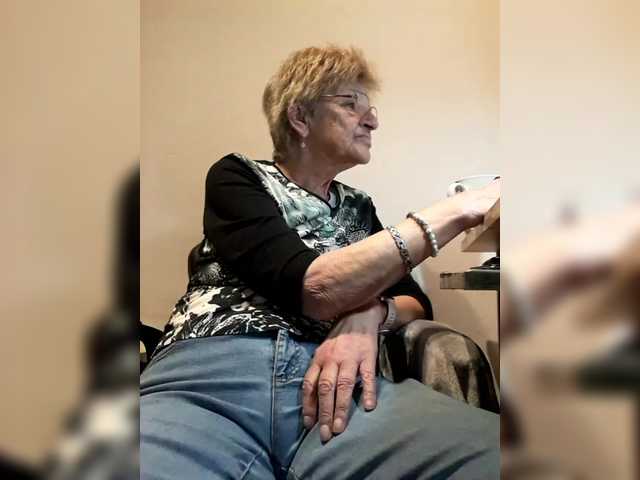 Reife-dame's BongaCams show and profile