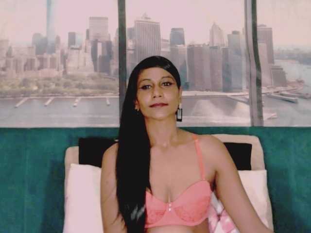 le modèle ErroticStarr est en webcam porno dans un show sur le site bongacams, il possède les tags suivants: Latino/Hispanic,Brunette,Shaved