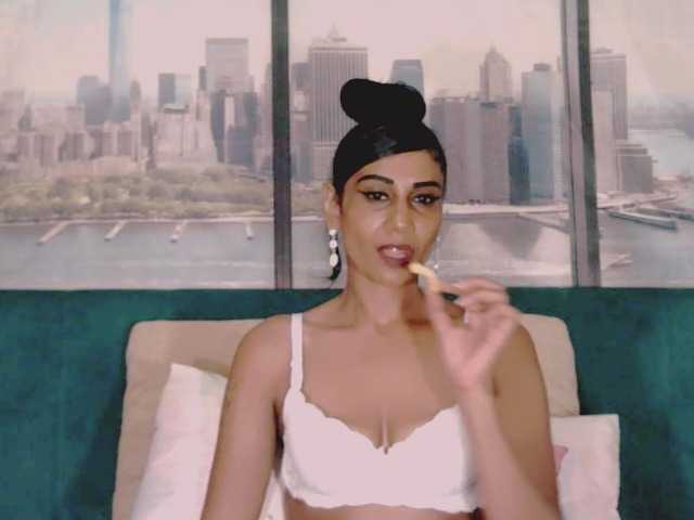 ErroticStarr live cam profile