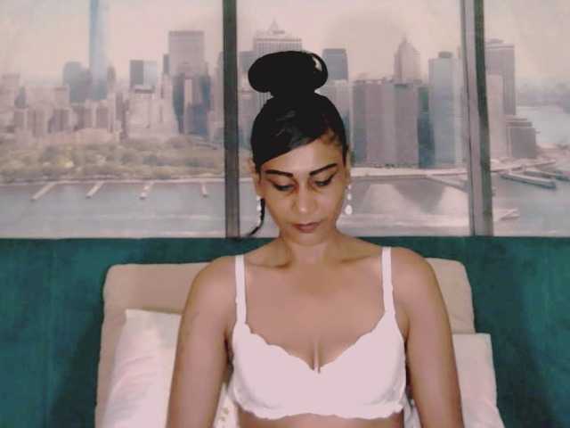 ErroticStarr live cam profile