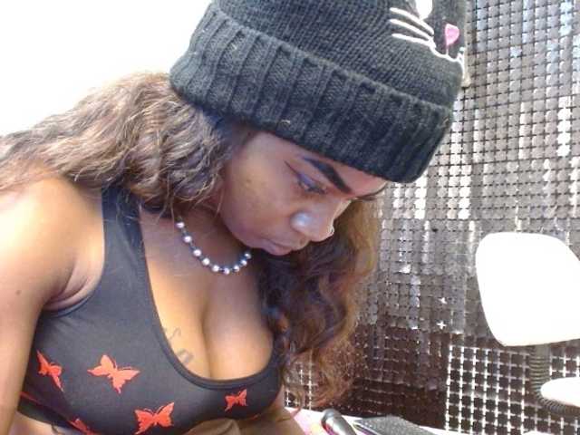 siara-will's BongaCams show and profile