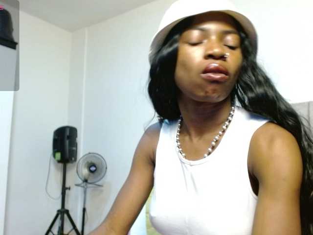 siara-will's BongaCams show and profile