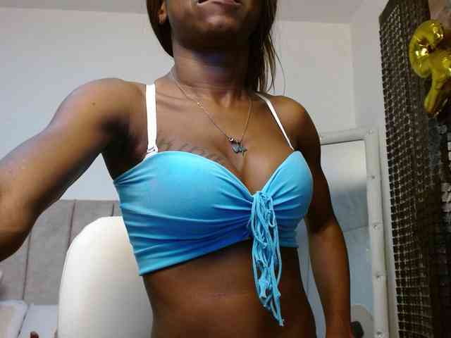 siara-will Live Webcam on BongaCams