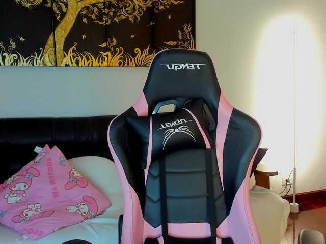 EmmylieMorris's BongaCams show and profile