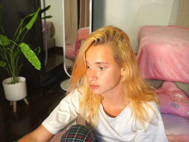 EmmylieMorris's BongaCams show and profile