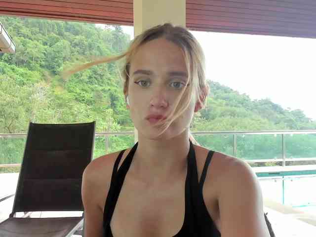 EmmylieMorris Live Webcam on BongaCams