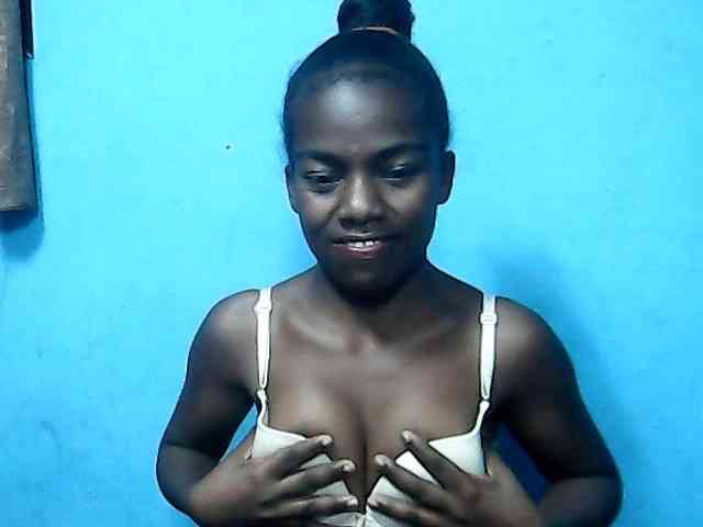 CutNatacha webcam