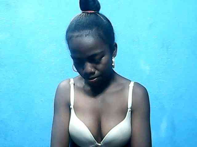 CutNatacha webcam