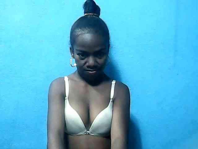 CutNatacha webcam