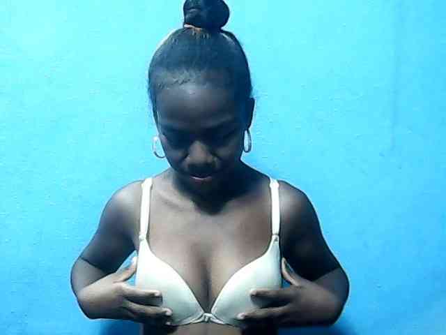 CutNatacha webcam