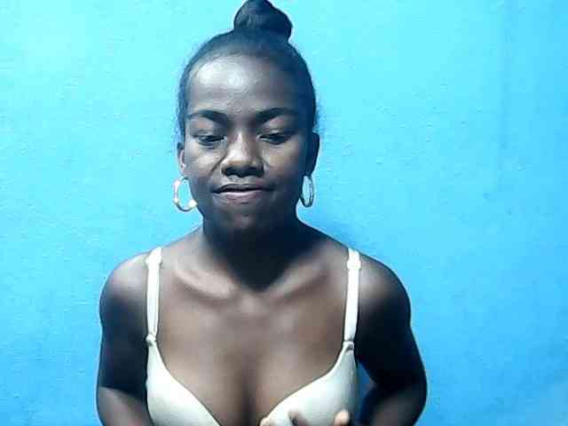 CutNatacha webcam