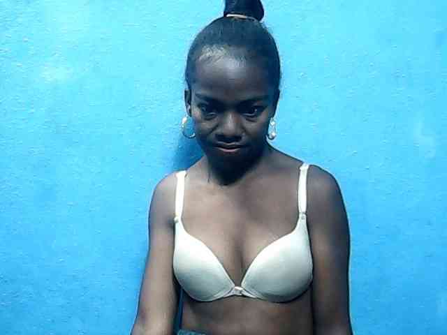 CutNatacha webcam