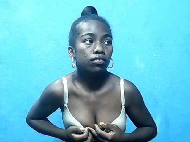 CutNatacha webcam