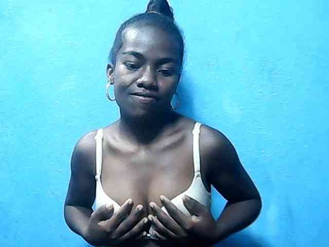 CutNatacha webcam
