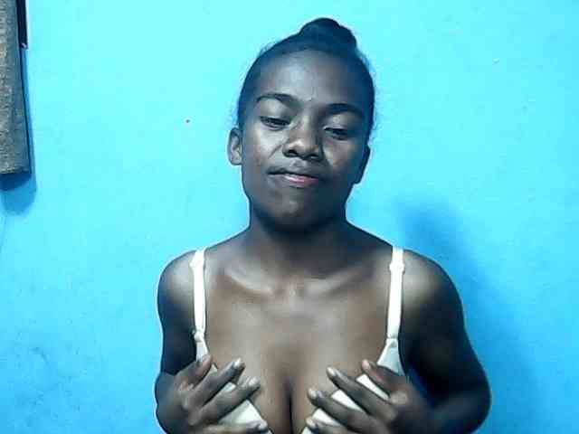 CutNatacha webcam