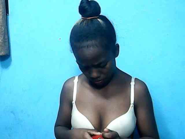 CutNatacha webcam