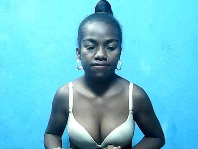CutNatacha webcam