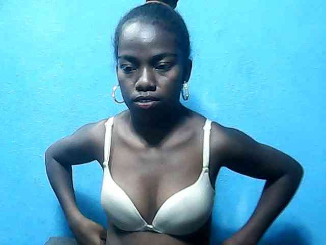 CutNatacha webcam