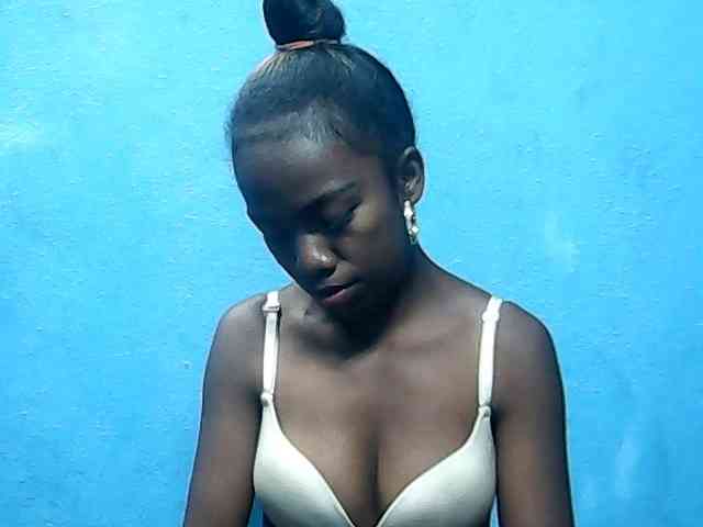 CutNatacha webcam