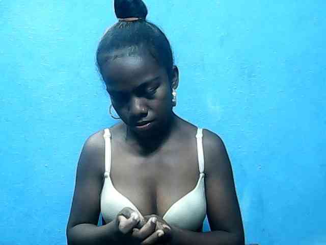 CutNatacha webcam