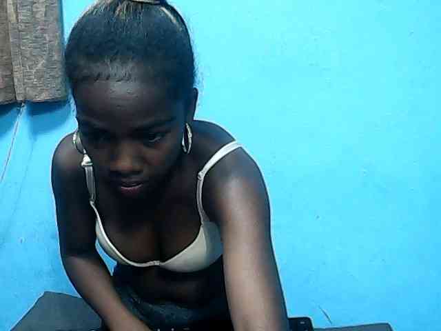 CutNatacha webcam