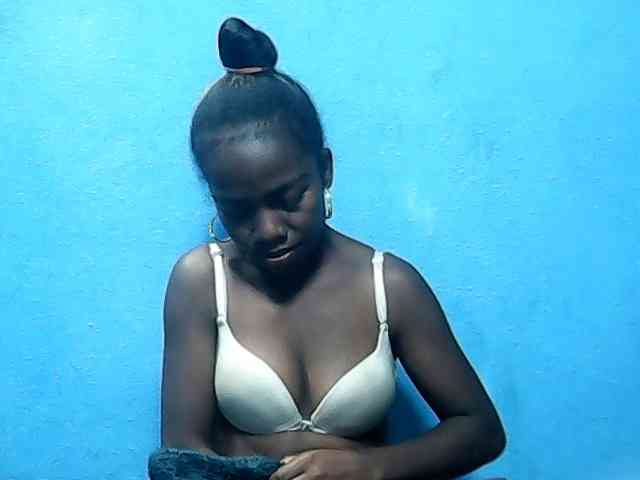 CutNatacha webcam