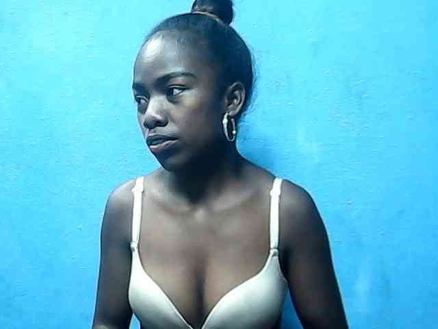 CutNatacha webcam